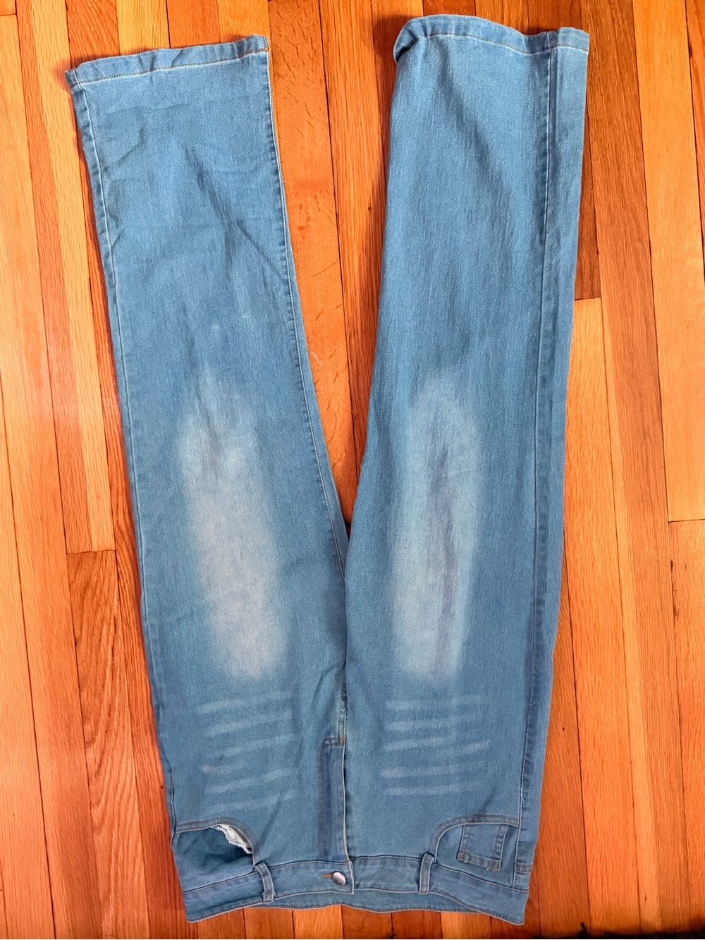 Women’s Straight-Leg Jeans in Light Blue Denim